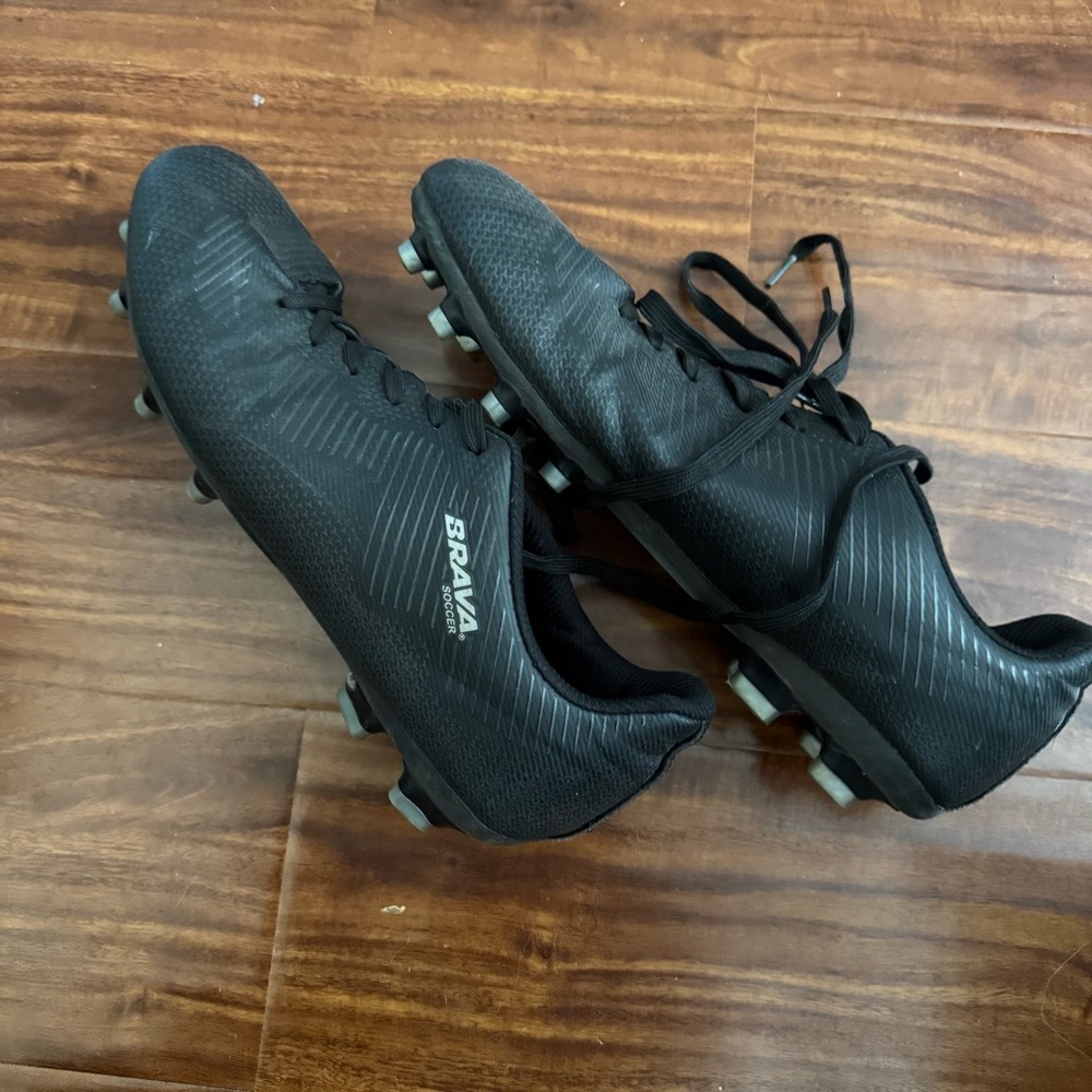 Brava Men's Black Athletic Soccer Shoes